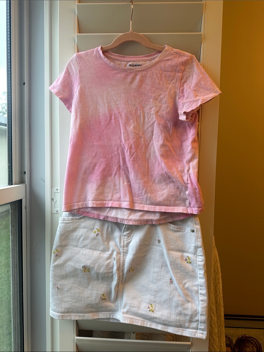 Spring Outfit Old Navy Pink Tie-Dye Short Sleeve Tee for Girls and Skirt